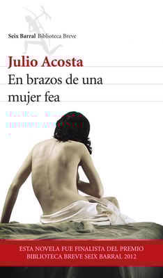 En brazos de una mujer fea