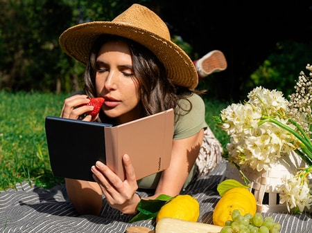 PocketBook presenta los mejores e-readers para este verano